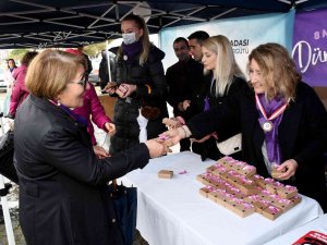 Kuşadası’nda Coşkulu 8 Mart Kutlaması