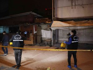 Sokakta Bir Kişi 4 Yerinden Tabanca İle Vurulmuş Halde Bulundu