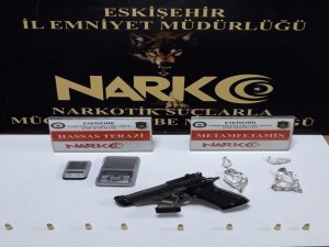 Şüpheli Şahıstan Uyuşturucu Madde Ve Silah Ele Geçirildi
