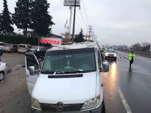 İ̇şçi Servisi İle Boru Yüklü Tır Çarpıştı 9 Yaralı