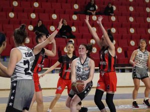 U18 Kızlar Basketbol Bölge Şampiyonası Manisa’da Başladı