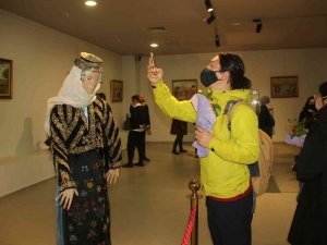 Şanlıurfa’ya Özgü Giysi Ve Takılar İlk Kez Sergilendi