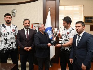Şampiyonluk Kupası Başkan Aşgın’da