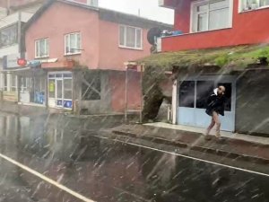 Sarıyer’de Kar Yağışı Başladı