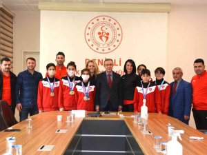 Denizlili Şampiyonlar İ̇banoğlu’nu Ziyaret Etti