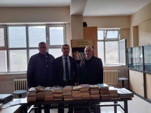 Okurseverlerden Öğrencilerin Kütüphanesine Destek