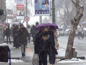 Kars’ta Eğitime Kar Engeli