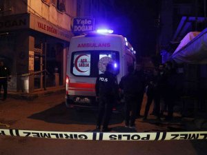 Sokakta Tabancayla Vurulmuş Halde Bulunan Kişi Öldü