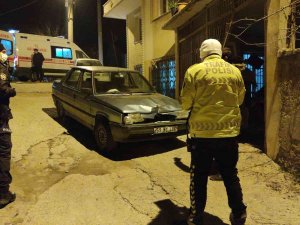 Otomobil Bahçe Kapısına Çarptı: 1 Yaralı