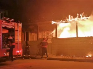 Tokat’ta Alevlere Teslim Olan Evden Yaşlı Adam Kurtarıldı