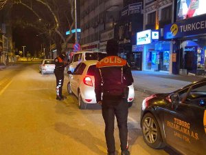 Polis Ekipleri İki Saatte 100 Aracı Kontrol Etti