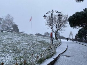 Çamlıca Tepesi Beyaza Büründü