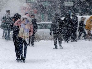 Erzincan Güne Kar Yağışıyla Uyandı