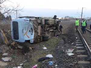 Kırklareli’nde Trenle İşçi Servisi Çarpıştı: 27 Yaralı