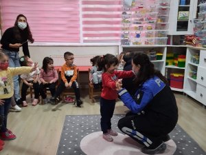 Polis Ablaları Anlattı Minikler Can Kulağıyla Dinledi