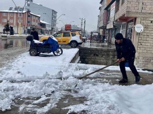Ağrı’da Mart Ayında Kar Esareti