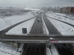 Başakşehir Kuzey Marmara Otoyolu’ndaki Kar Havadan Görüntülendi