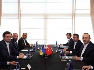 Bakan Çavuşoğlu, Kuleba İle Üçlü Toplantı Öncesinde Görüştü