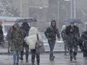 Mart Karı Kayseri’yi Beyaza Bürüdü