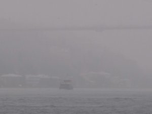 İ̇stanbul Boğazı Saat 07.20 İtibariyle Olumsuz Hava Koşulları Nedeniyle Çift Yönlü Olarak Geçişlere Kapatıldı. Boğazda Görüş Mesafesi Yarım Milin Altına Düştü.