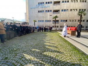 Bursa’da Parkta Ölü Bulunan Kadın Hakim İçin Bursa Adliyesinde Tören Düzenlendi