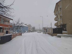 İ̇stanbul’da Beklenen Kar Fırtınası Tekirdağ’ın Bazı İlçelerini Vurdu: Lapa Lapa Kar Yağıyor