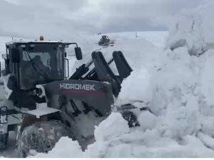 Hakkari’de 78 Yerleşim Yerinin Yolu Ulaşıma Kapandı