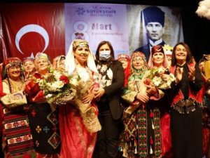 Eskişehir Anadolu Bacıları, ’Geçmişten Günümüze Kahraman Türk Kadınları’ Defile Programına Katıldı