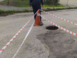 Hırsızlar Rögar Kapaklarını Çaldı