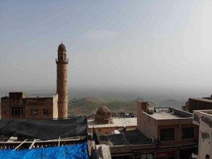 Tarihi Latifiye Camii’nin Silüetini Bozan Betonarme Yapı Yıkıldı