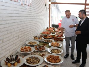 Edremit’te Bölgenin İlk ‘Glütensiz Kafesi’ Görücüye Çıktı