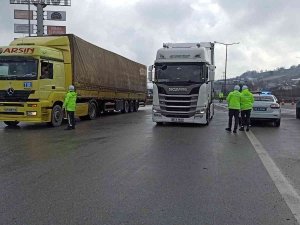 Tem Otoyolu Düzce Kesiminde Tırların Geçişine İzin Verilmiyor