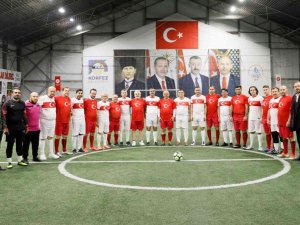 Protokol Üyeleri Şöhretler Maçında Forma Giydi