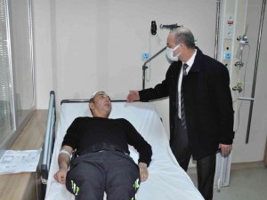Kars’ta Polis Çocuğu Kurtarmak İçin Kendini Aracın Önüne Attı