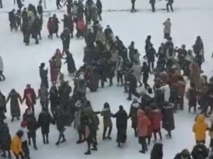 Yüzlerce Öğrenci Kar Tatili Haberini Halay Çekerek Kutladı