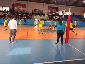 Tatvan’da Okullar Arası Voleybol Turnuvası