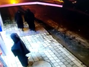 Oyuncak Silahla Soygun Girişiminde Bulunan Çarşaflı Şahıslar Yakalandı