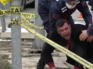 Kazada Annesini Kaybeden Acılı Adam Sinir Krizi Geçirdi