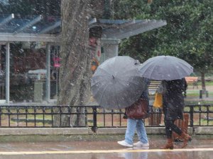 Samsun Şehir Merkezinde Hafif Kar Yağışı