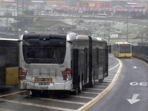 Haramidere’de Metrobüs Kazası: 4 Yaralı