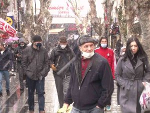 Pendik’te Lapa Lapa Kar Yağdı, Vatandaşlar Zor Anlar Yaşadı