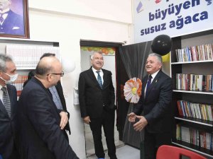 Yavuz Selim Ortaokulu Kütüphanesine Kavuştu