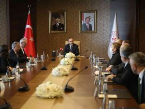 Thf Yönetim Kurulu’ndan, Gençlik Ve Spor Bakanı Kasapoğlu’na Ziyaret