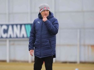Çalımbay’dan Futbolculara Mesaj: “Herkes Sorumluluk Almak Zorunda”