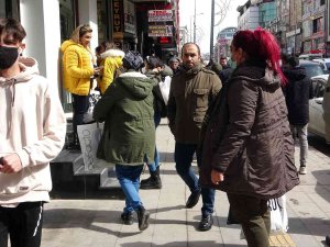 Van’a Gelen İ̇ranlılar Esnafın Yüzünü Güldürdü