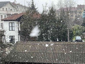 Düzce’de Aralıklarla Kar Yağışı Etkili Oluyor