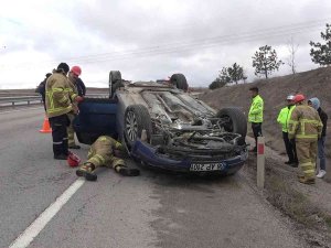 Takla Atan Otomobil Ters Yönde 200 Metre Sürüklendi: 2 Ağır Yaralı