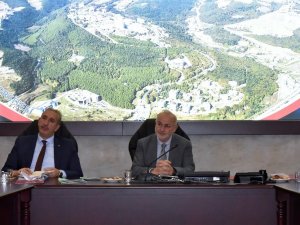 Rektör Ünal: “Kenevir Ve Diğer Tıbbi Aromatik Bitkiler Üzerine 37 Çeşit Proje Çalışması Yapıldı”