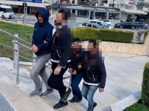 Kargo Görevlisi Kılığına Giren Polis, Uyuşturucu Tacirlerini Kıskıvrak Yakaladı