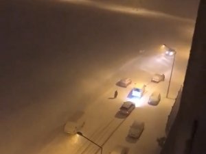 Yokuşta Kayan Araçlar Zor Anlar Yaşadı